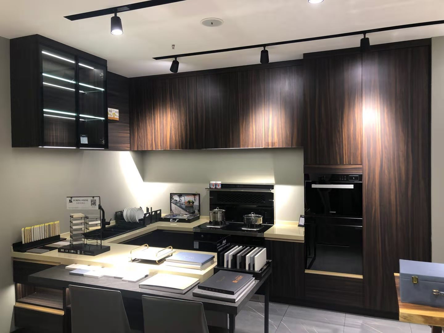 開(kāi)歐蒂尼櫥柜店一年能賺多少錢(qián)？